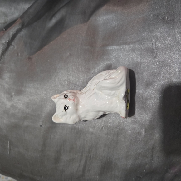 Young's Inc. White Ceramic Cat Decor - Picture 1 of 3